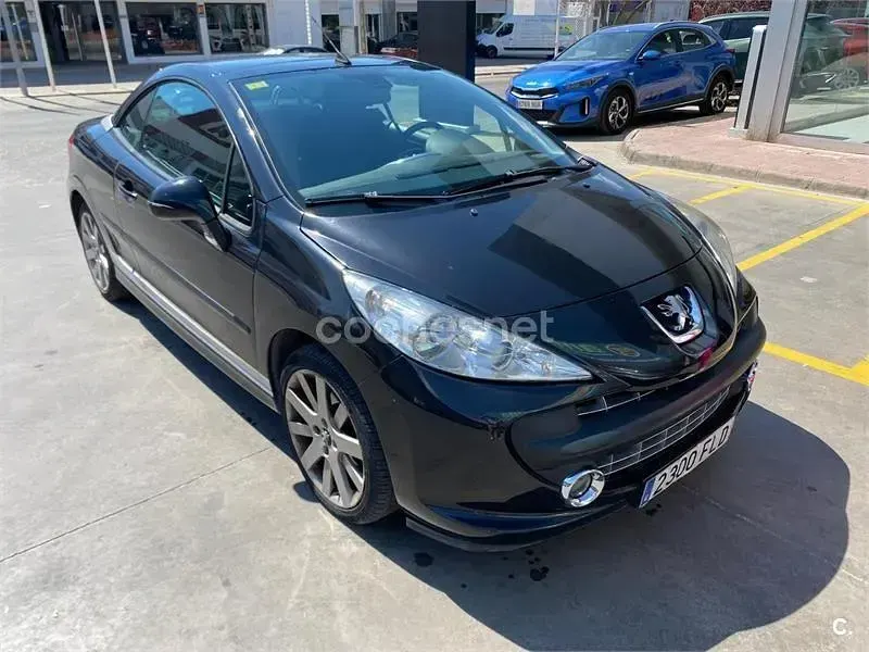 Usado Peugeot 207 CC Sport 110 CV (80 kW) 2007 Negro Descapotable