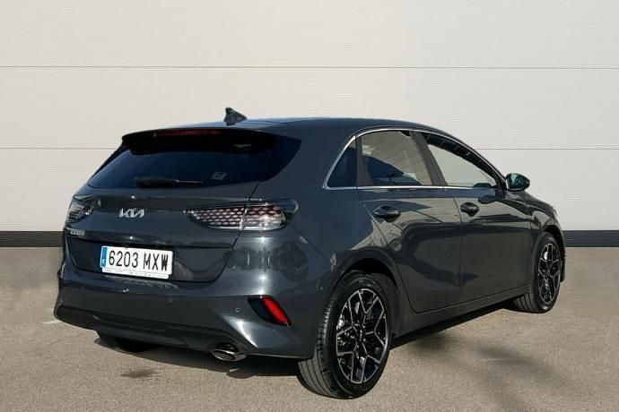 Usado Kia Ceed Style 101 CV (74 kW) 2025 Gris Utilitario