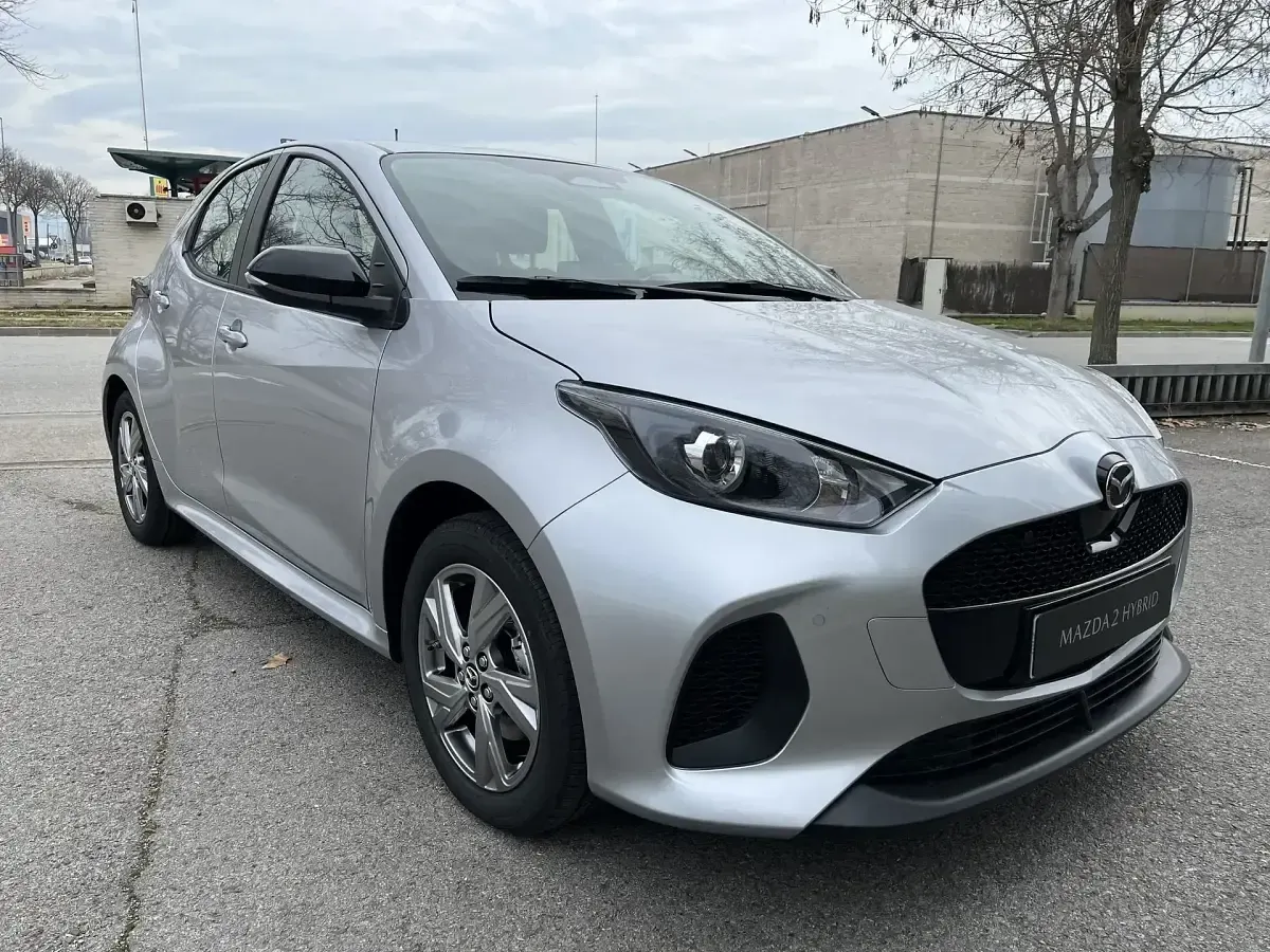Nuevo Mazda 2 Center-Line 116 CV (85 kW) 2026 Gris Utilitario
