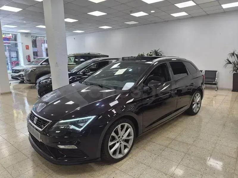 Usado Seat Leon FR 184 CV (135 kW) 2017 Violeta / lila Familiar
