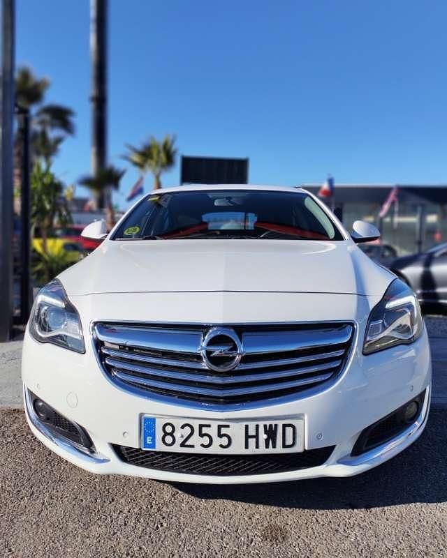Usado Opel Insignia Excellence 140 HP (102 kW) 2014 Branco Sedan