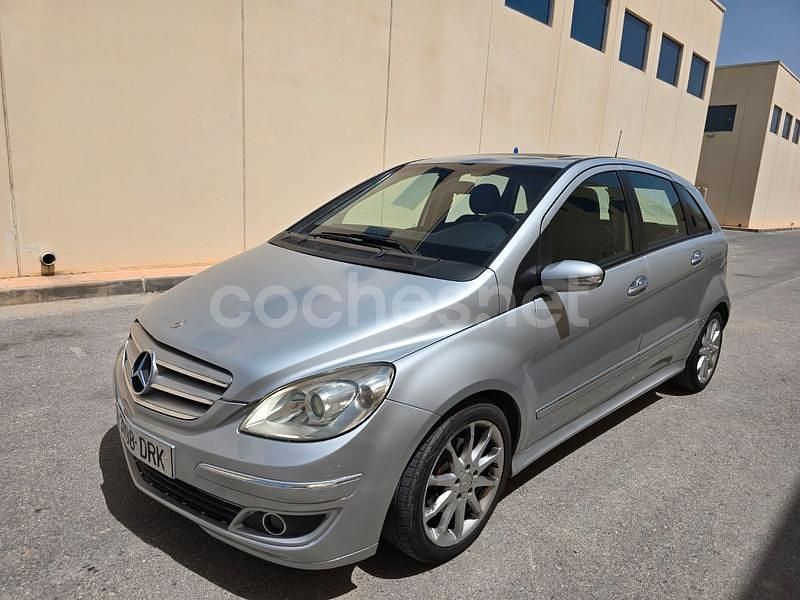 Usado Mercedes B200 140 CV (102 kW) 2005 Gris / plata Monovolumen