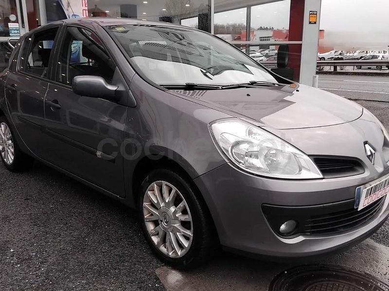 Gris / plata Usado 2007 Renault Clio II Berlina | 3500 € (Caro) - Imagen 1/4