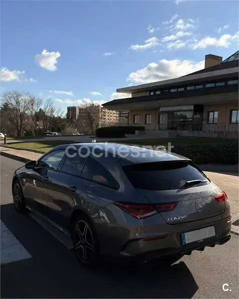 Usado Mercedes CLA250e Shooting Brake 218 CV (160 kW) 2020 Gris / plata Familiar