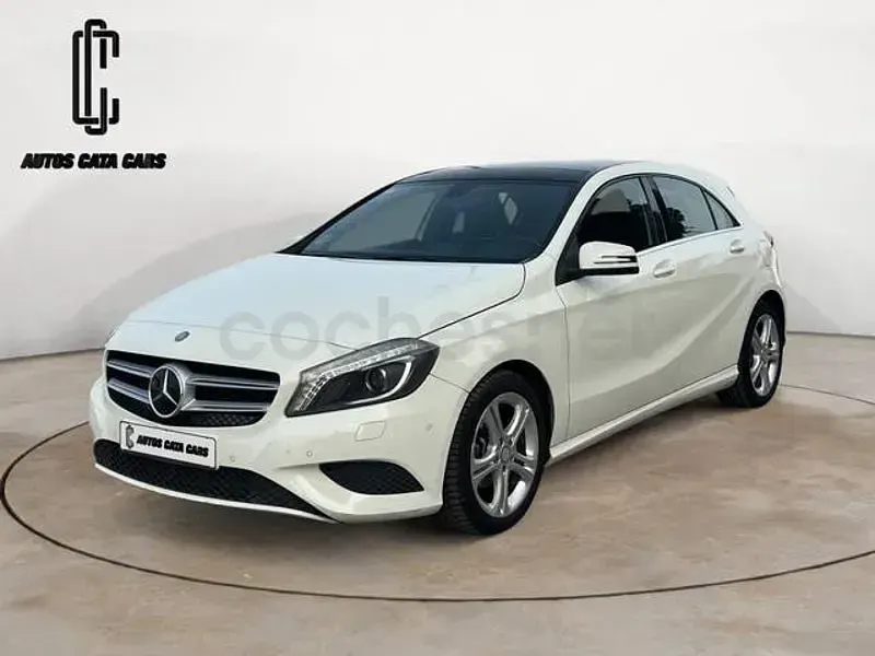 Usado Mercedes A180 AMG line 109 CV (80 kW) 2014 Blanco Utilitario