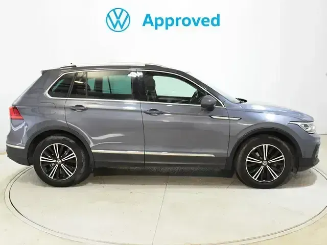 Usado VW Tiguan Life 150 CV (110 kW) 2023 Gris SUV