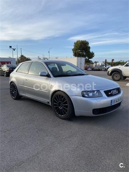 Usado Audi S3 210 CV (154 kW) 2000 Gris / plata Berlina