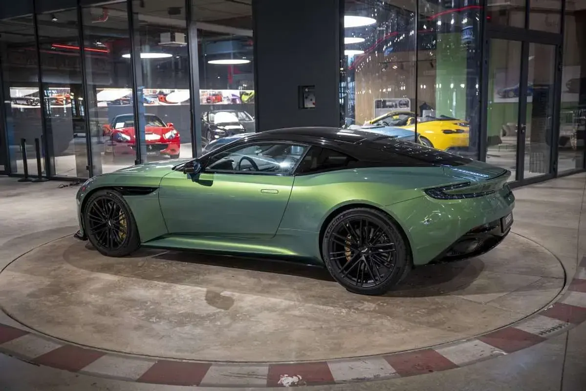 Nuevo Aston Martin DB12 680 CV (500 kW) 2026 Verde Coupe
