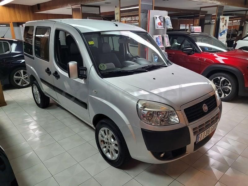 Usado Fiat Doblò 105 CV (77 kW) 2009 Beige Monovolumen