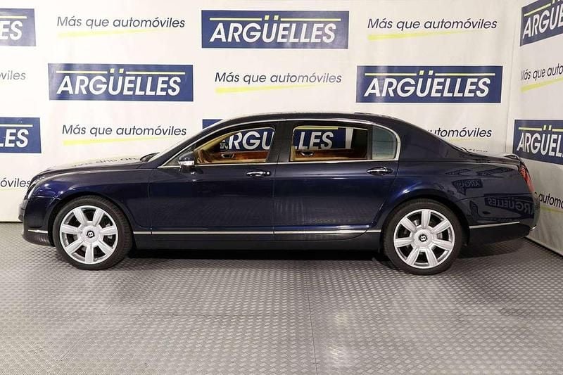 Usado Bentley Continental Flying Spur 560 CV (411 kW) 2005 Azul Berlina