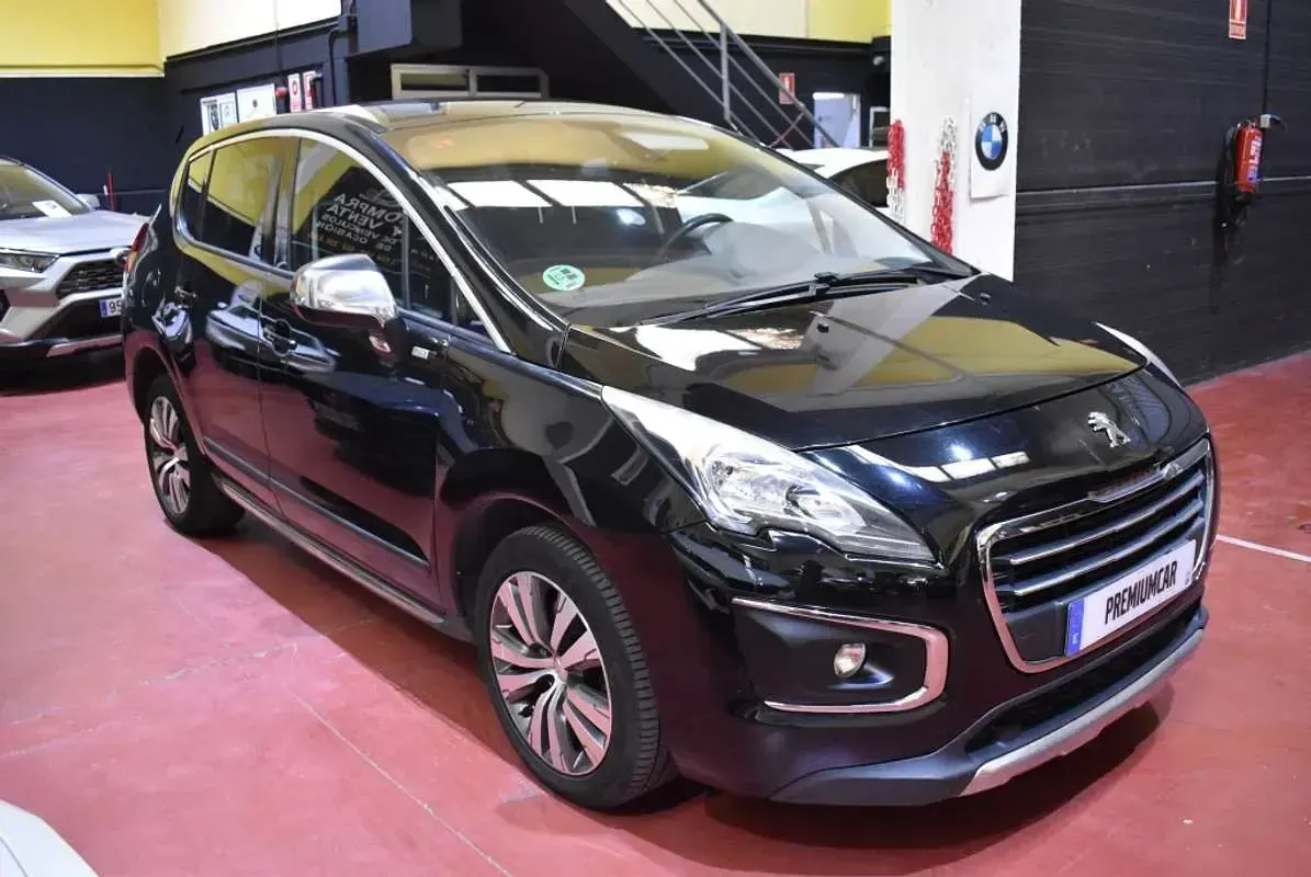 Usado Peugeot 3008 Style 150 CV (110 kW) 2015 Negro Familiar