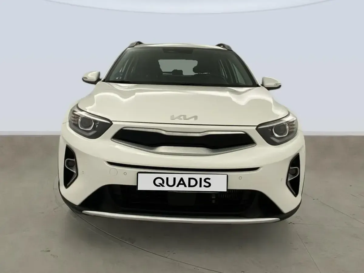 Usado Kia Stonic 101 CV (74 kW) 2023 Blanco SUV