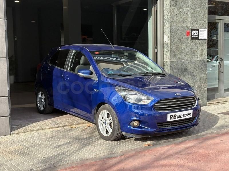 Usado Ford Ka Plus Ultimate 85 CV (62 kW) 2017 Azul Utilitario