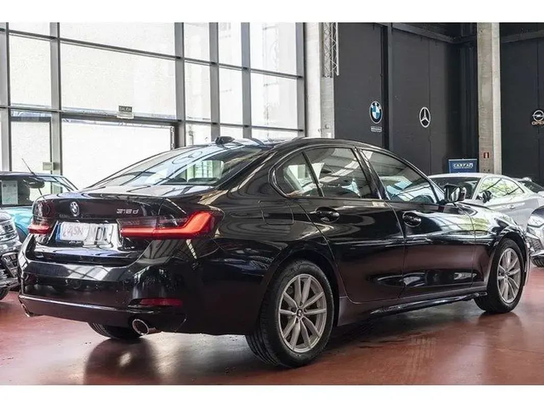 Używany BMW 318 Sport Line 150 KM (110 kW) 2022 Czarny Sedan/Limuzyna