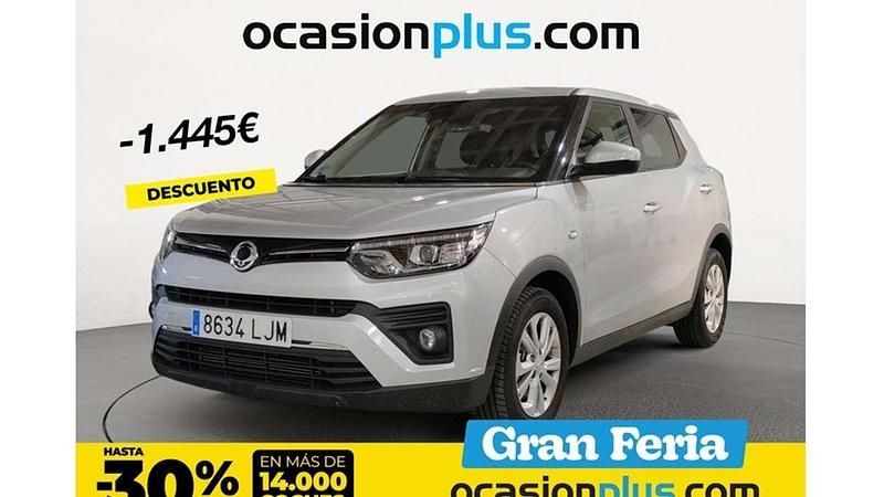 Plateado Usado 2020 Ssangyong (KGM) Tivoli SUV | 12.000 € - Imagen 1/4