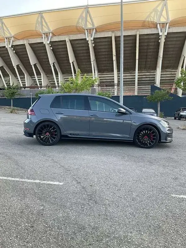 Usado VW Golf VII GTI 290 CV (213 kW) 2019 Gris Utilitario