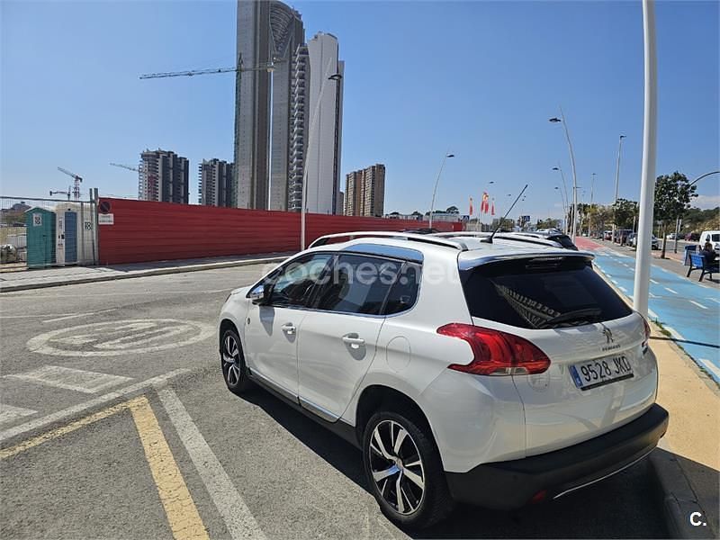 Usado Peugeot 2008 Allure 100 CV (73 kW) 2015 Blanco SUV
