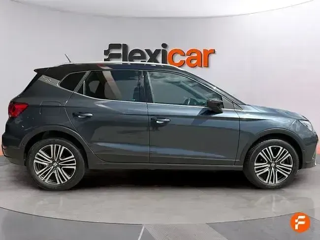 Usado Seat Arona Xperience 110 CV (80 kW) 2023 Gris SUV