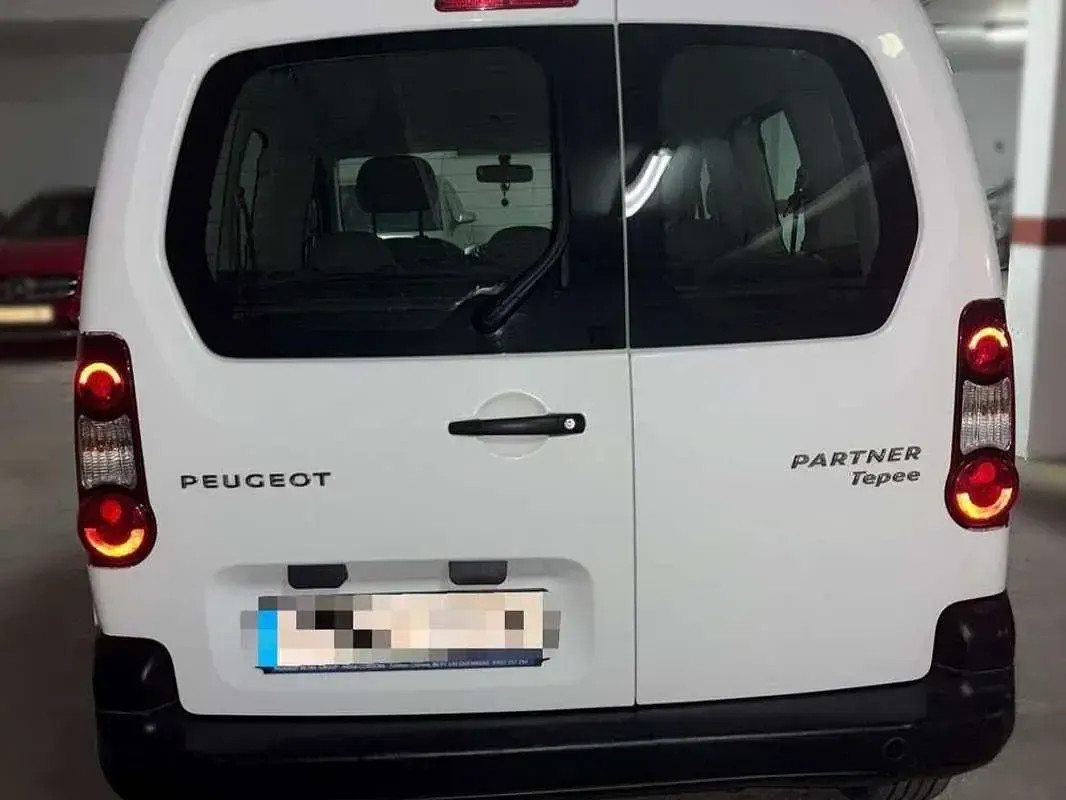 Usado Peugeot TePee Access 92 CV (67 kW) 2014 Blanco Van