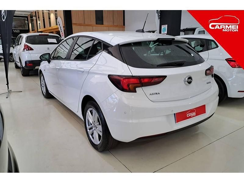 Usado Opel Astra Selective 125 CV (91 kW) 2018 Blanco Utilitario