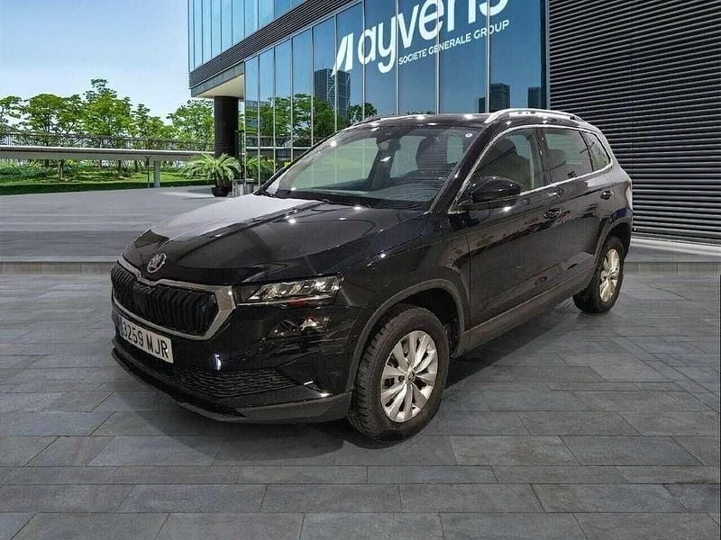 Negro Usado 2023 Skoda Karoq Ambition SUV | 24.800 € (Precio justo) - Imagen 1/4