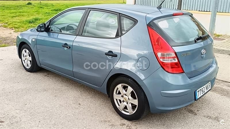 Usado Hyundai i30 Comfort 109 CV (80 kW) 2009 Azul Berlina