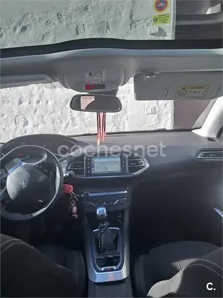 Usado Peugeot 308 Allure 120 CV (88 kW) 2014 Negro Berlina