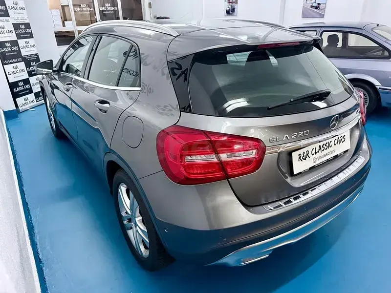 Usado Mercedes GLA220 Urban 170 CV (125 kW) 2015 Gris / plata SUV