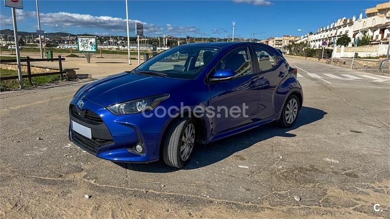Usado Toyota Yaris Hybrid Active 116 CV (85 kW) 2024 Azul Berlina