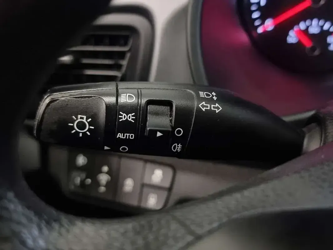 Usado Kia Rio 84 CV (61 kW) 2021 Azul Utilitario