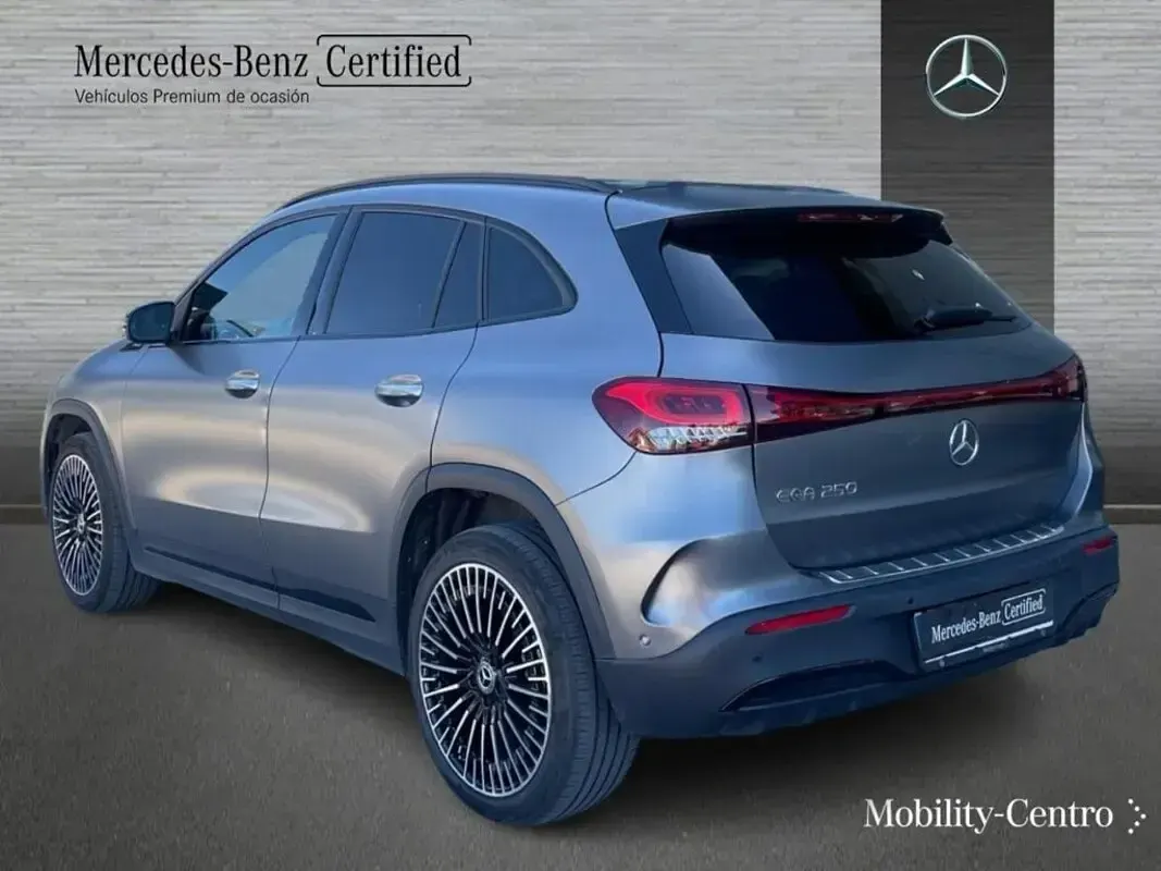 Usado Mercedes EQA250 AMG line 139 kW (190 CV) 2022 Mountaingrau magno SUV
