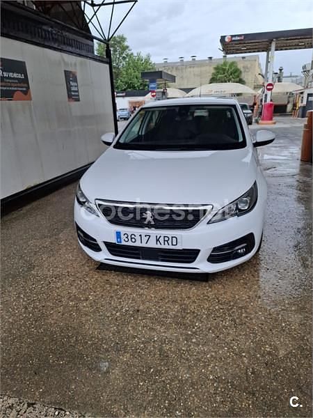 Usado Peugeot 308 Allure 110 CV (80 kW) 2018 Blanco Berlina