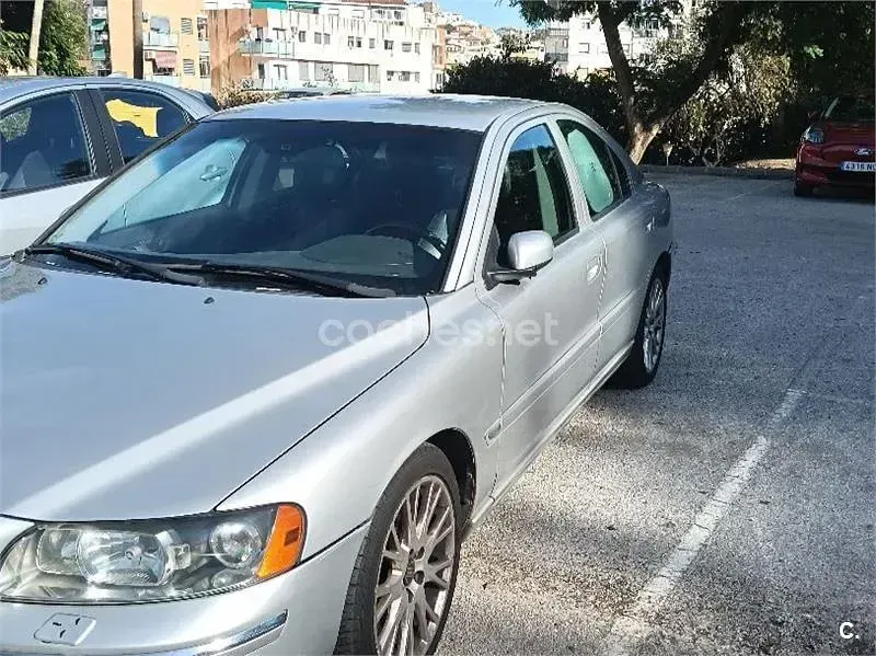 Usado Volvo S60 163 CV (119 kW) 2005 Gris / plata Berlina