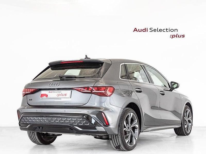 Usado Audi A3 S-Line 204 CV (150 kW) 2025 Gris / plata Berlina