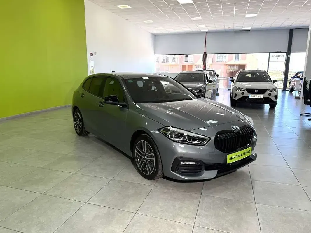 Usado BMW 118 150 CV (110 kW) 2022 Gris Utilitario