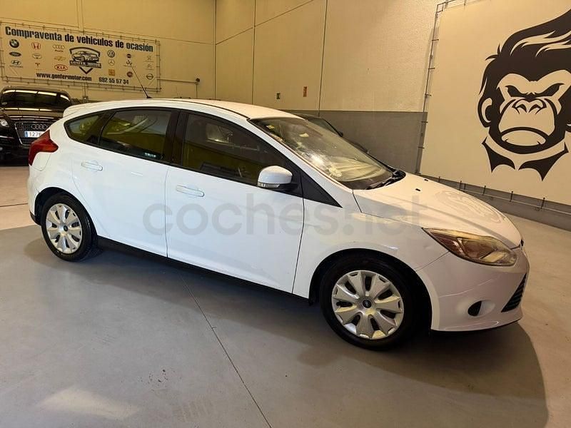 Blanco Usado 2014 Ford Focus Berlina | 5999 € (Buen precio) - Imagen 1/4