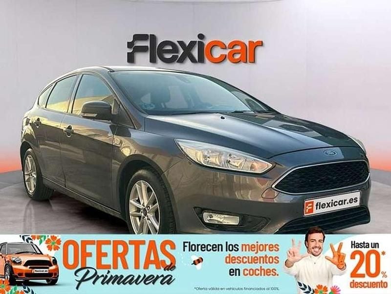 Usado Ford Focus Trend 101 CV (74 kW) 2017 Gris Utilitario