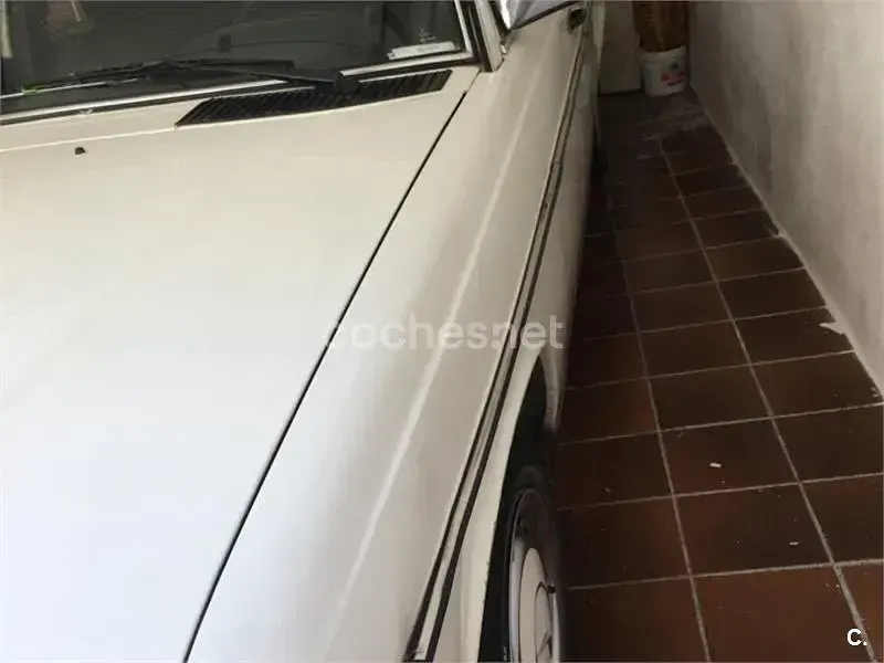 Usado Mercedes E200 75 CV (55 kW) 1985 Blanco Familiar