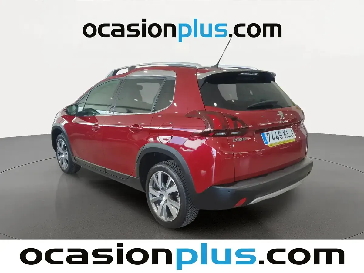 Usado Peugeot 2008 Allure 110 CV (80 kW) 2018 Rojo SUV