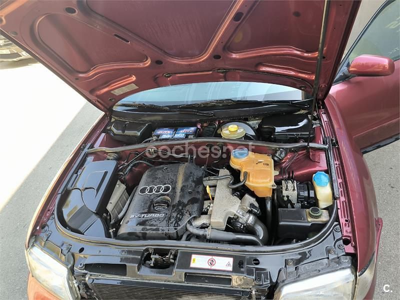Usado Audi A4 150 CV (110 kW) 1998 Granate Berlina