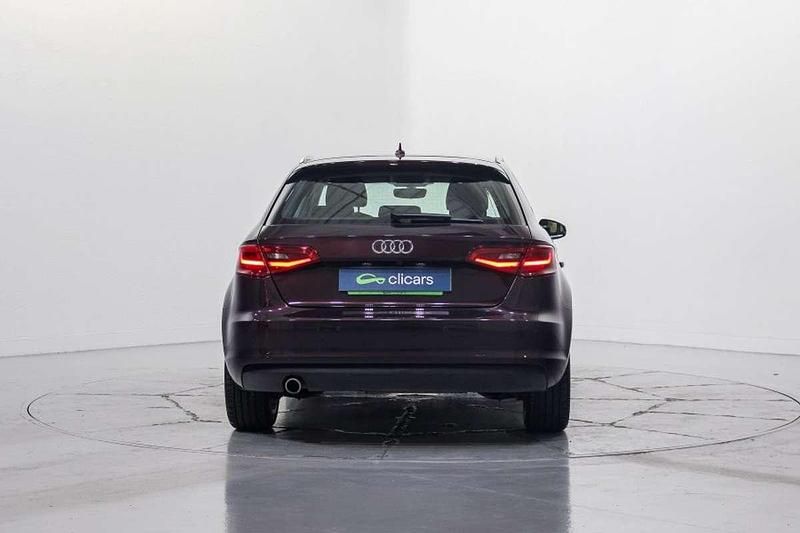 Usado Audi A3 Sportback Advanced 110 CV (80 kW) 2016 Rojo Utilitario