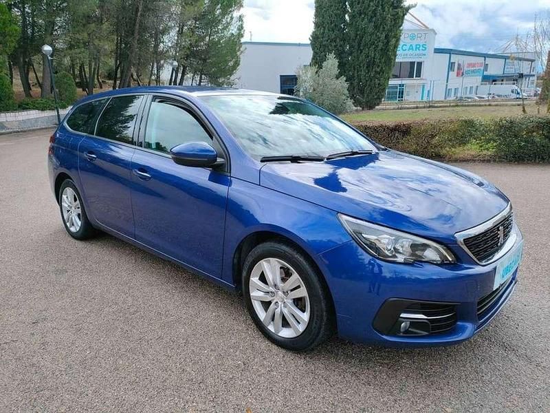 Usado Peugeot 308 SW Style 100 CV (73 kW) 2018 Azul Familiar