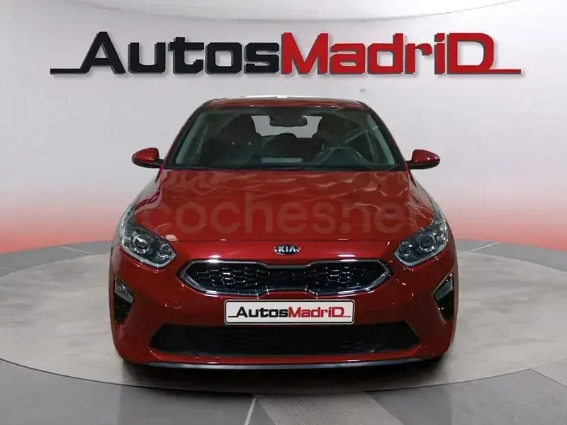 Usado Kia Ceed 120 CV (88 kW) 2021 Granate Utilitario