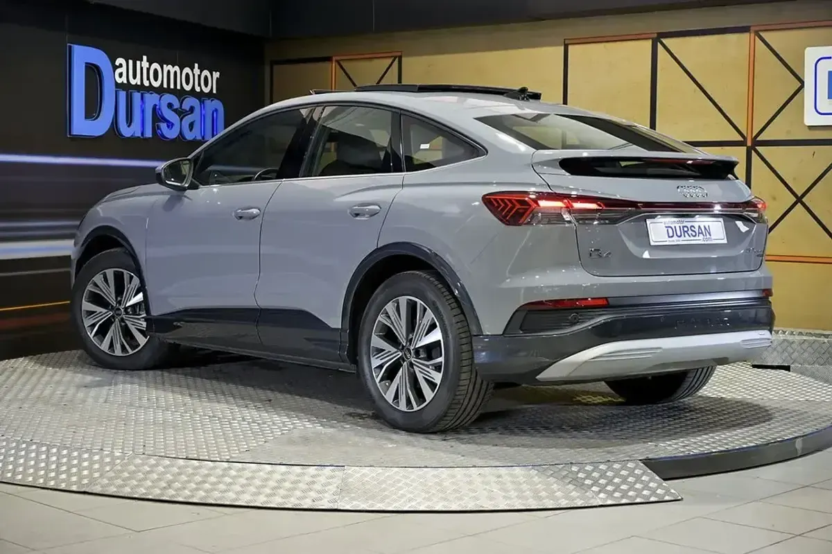 Usado Audi Q4 e-tron Advanced Plus 222 kW (302 CV) 2022 Gris SUV