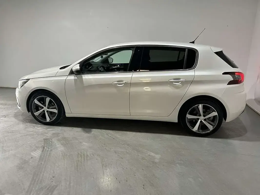 Begagnad Peugeot 308 SW Allure 131 HK (96 kW) 2020 Vit Kombi
