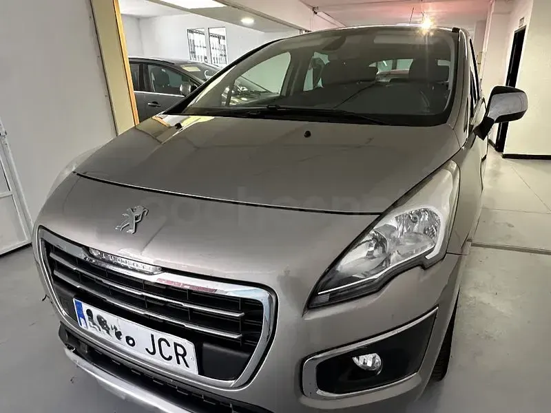 Usado Peugeot 3008 Style 120 CV (88 kW) 2015 Beige Familiar