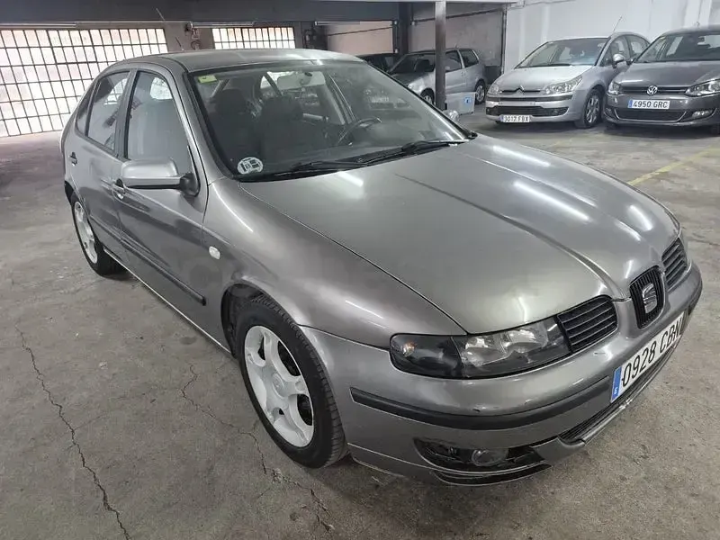 Używany Seat Leon 105 KM (77 kW) 2002 Szary Hatchback