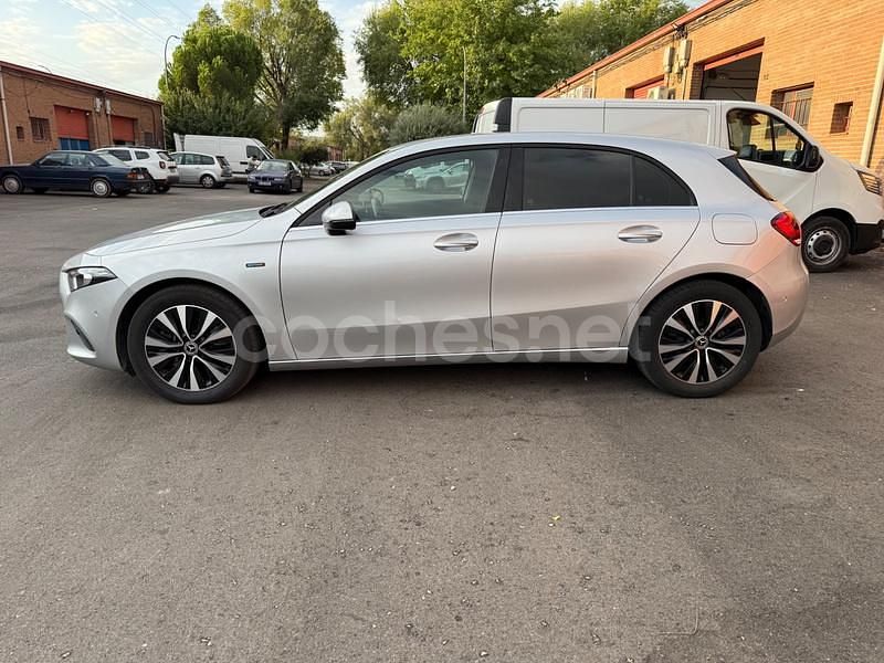 Usado Mercedes A250 218 CV (160 kW) 2021 Gris / plata Berlina