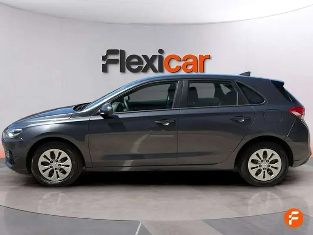 Usado Hyundai i30 110 CV (80 kW) 2022 Gris Utilitario
