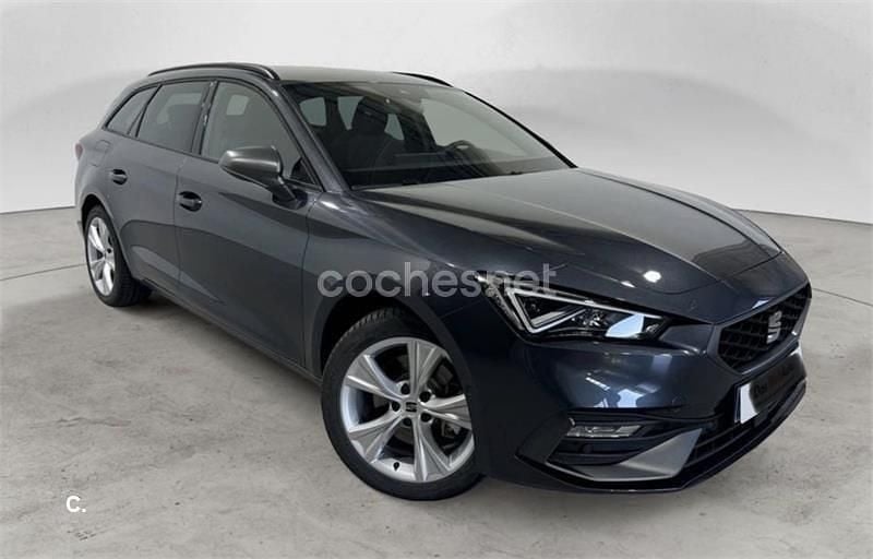 Usado Seat Leon FR 150 CV (110 kW) 2024 Gris / plata Familiar